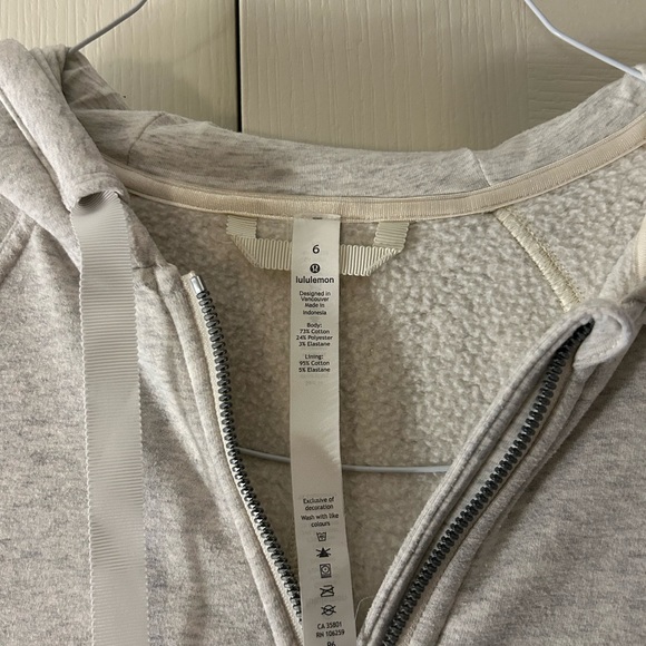 Lululemon women’s quarter zip-grey - Picture 3 of 3